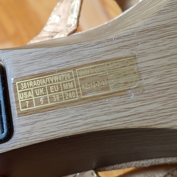 Vionic Wedge Sandals - Picture 8 of 8